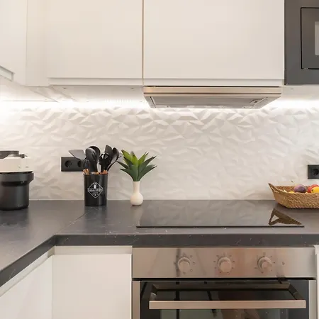 Beautiful & Fully Renovated 2bd - In Center - 20 Meters From Apartment Fuengirola