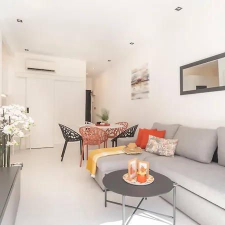 Beautiful & Fully Renovated 2bd - In Center - 20 Meters From Apartment