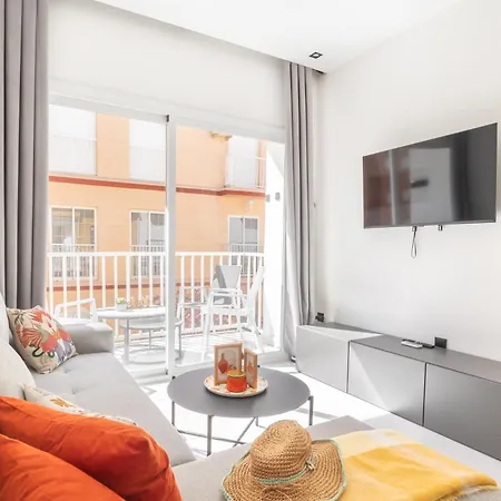 Beautiful & Fully Renovated 2bd - In Center - 20 Meters From Apartment *